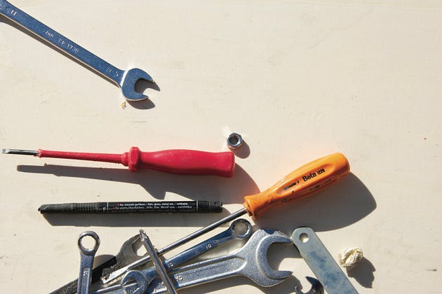 An image of tools scattered on the screen - For the blog Free Recruiting Tools